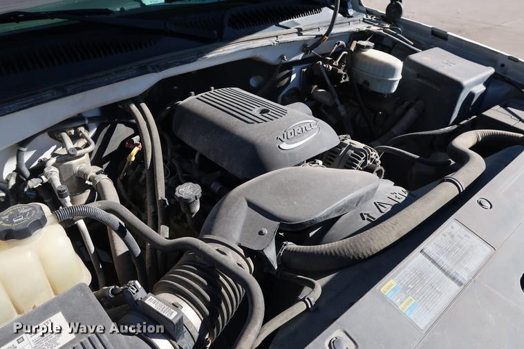 image for item DG3276 2007 Chevrolet Silverado 3500HD pickup truck cab and chassis