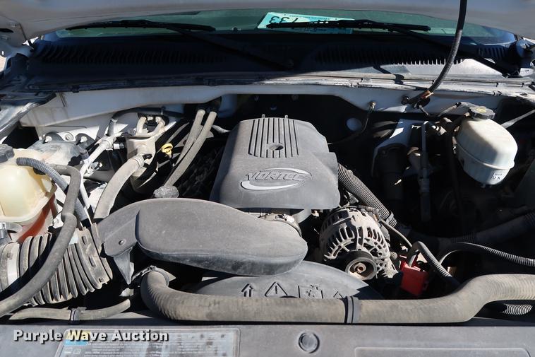 image for item DG3276 2007 Chevrolet Silverado 3500HD pickup truck cab and chassis