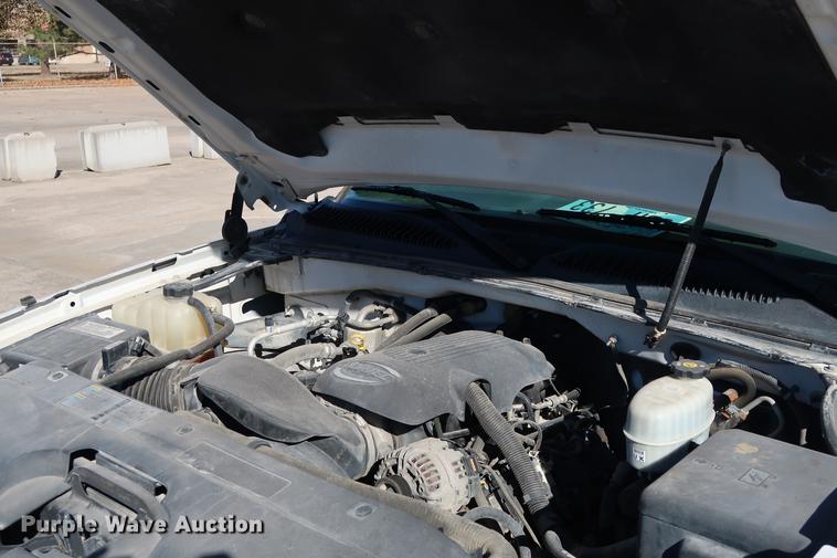 image for item DG3276 2007 Chevrolet Silverado 3500HD pickup truck cab and chassis