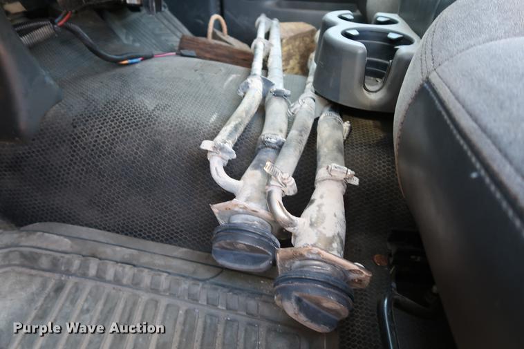 image for item DG3276 2007 Chevrolet Silverado 3500HD pickup truck cab and chassis