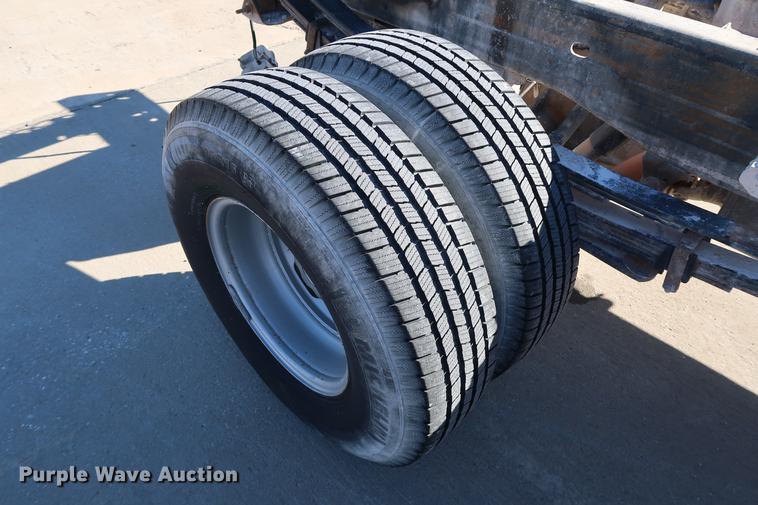 image for item DG3276 2007 Chevrolet Silverado 3500HD pickup truck cab and chassis