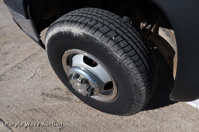 image for item DG3276 2007 Chevrolet Silverado 3500HD pickup truck cab and chassis