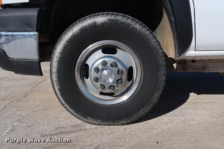 image for item DG3276 2007 Chevrolet Silverado 3500HD pickup truck cab and chassis