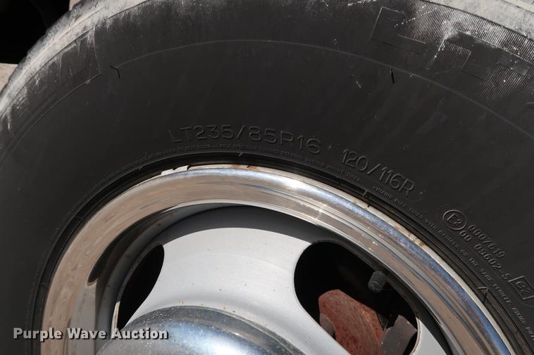 image for item DG3276 2007 Chevrolet Silverado 3500HD pickup truck cab and chassis