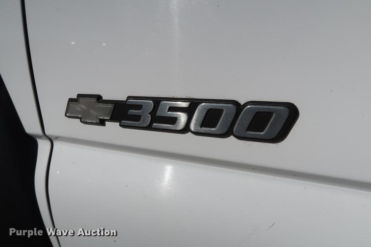 image for item DG3276 2007 Chevrolet Silverado 3500HD pickup truck cab and chassis