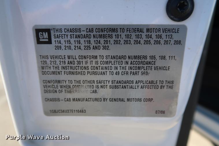 image for item DG3276 2007 Chevrolet Silverado 3500HD pickup truck cab and chassis