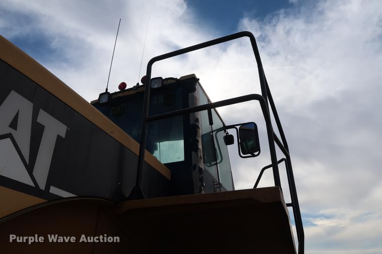 image for item DG3278 1997 Caterpillar 980G wheel loader