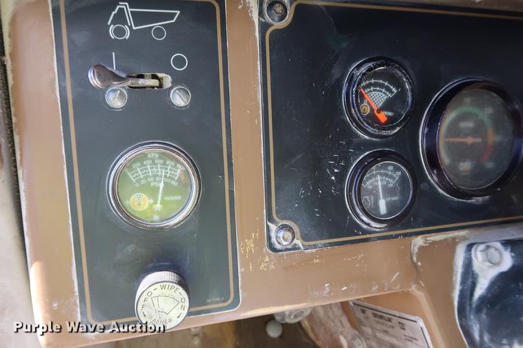 image for item DG3284 1996 Caterpillar 775B haul truck