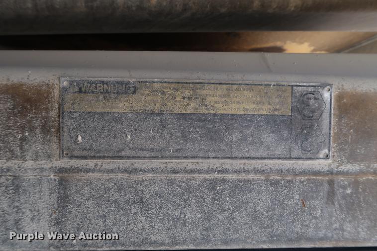 image for item DG3284 1996 Caterpillar 775B haul truck