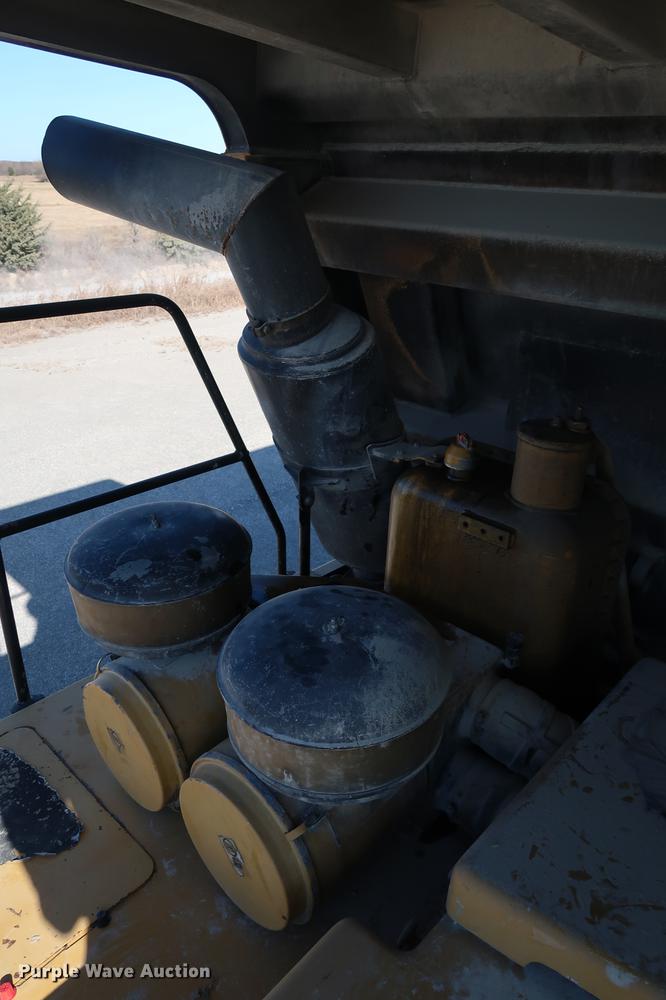 image for item DG3284 1996 Caterpillar 775B haul truck