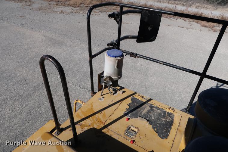 image for item DG3284 1996 Caterpillar 775B haul truck
