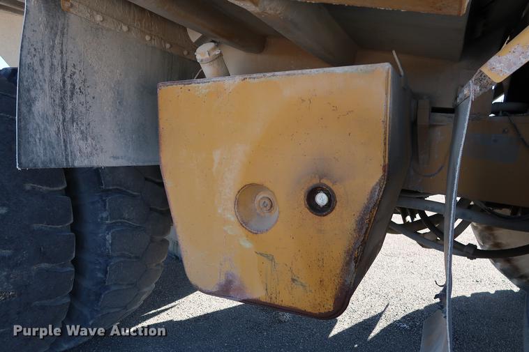 image for item DG3284 1996 Caterpillar 775B haul truck
