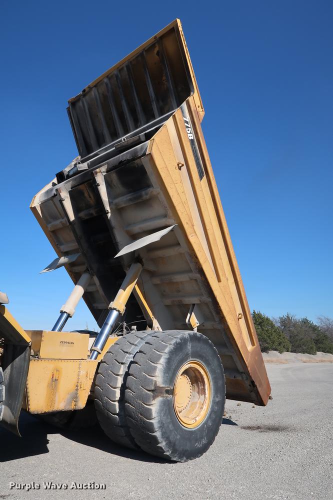 image for item DG3284 1996 Caterpillar 775B haul truck