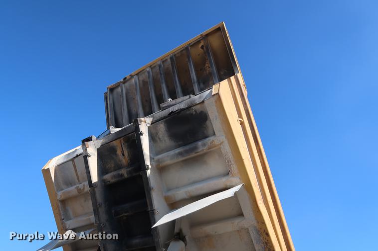 image for item DG3284 1996 Caterpillar 775B haul truck