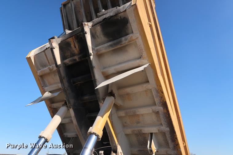 image for item DG3284 1996 Caterpillar 775B haul truck