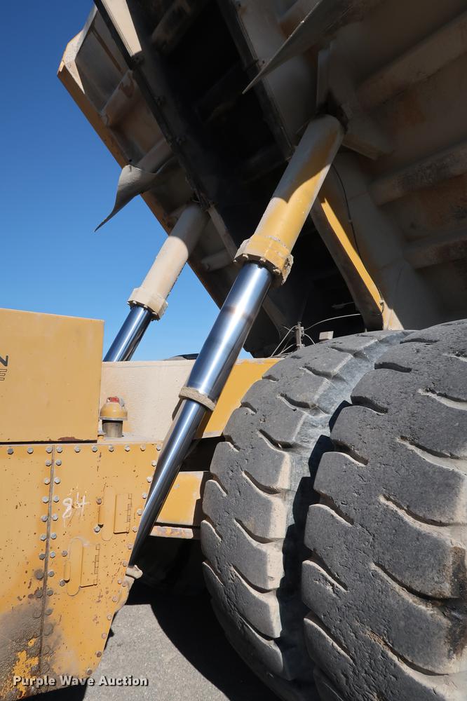 image for item DG3284 1996 Caterpillar 775B haul truck