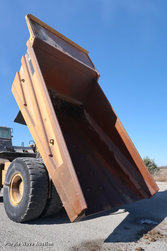 image for item DG3284 1996 Caterpillar 775B haul truck