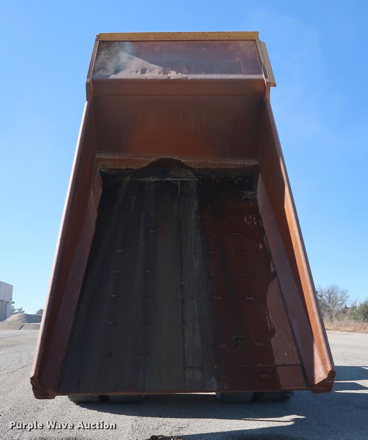 image for item DG3284 1996 Caterpillar 775B haul truck