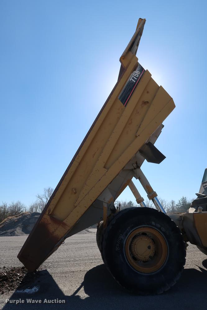 image for item DG3284 1996 Caterpillar 775B haul truck