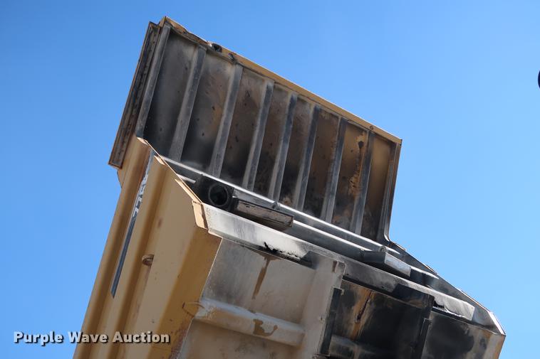 image for item DG3284 1996 Caterpillar 775B haul truck