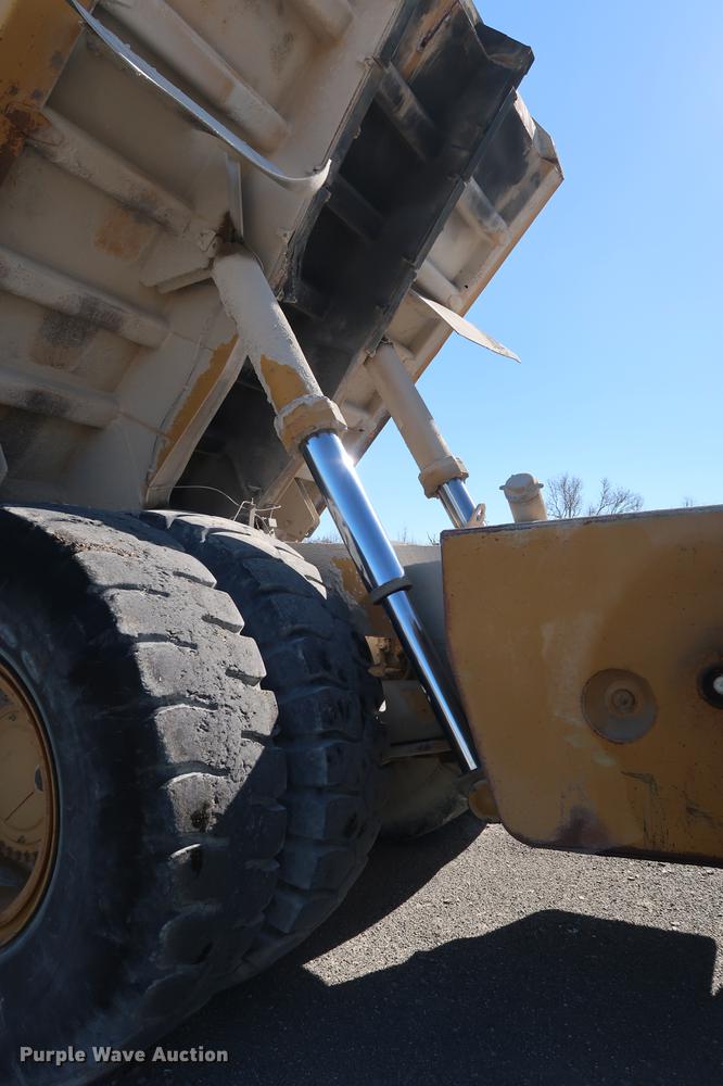 image for item DG3284 1996 Caterpillar 775B haul truck
