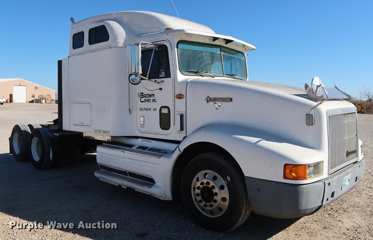 image for item DG3287 1995 International 9400 semi truck