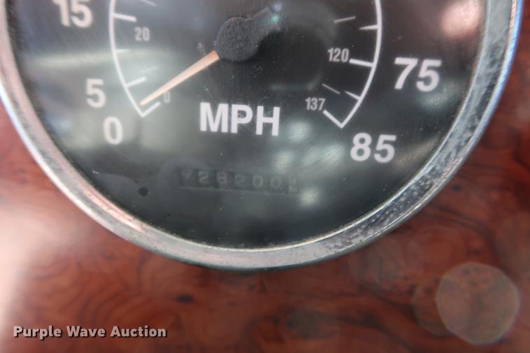 image for item DG3287 1995 International 9400 semi truck