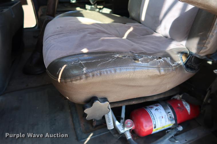 image for item DG3287 1995 International 9400 semi truck