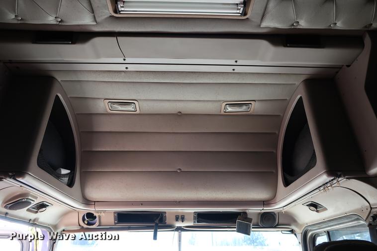 image for item DG3287 1995 International 9400 semi truck