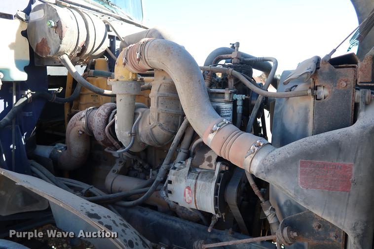 image for item DG3287 1995 International 9400 semi truck