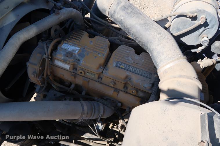 image for item DG3287 1995 International 9400 semi truck