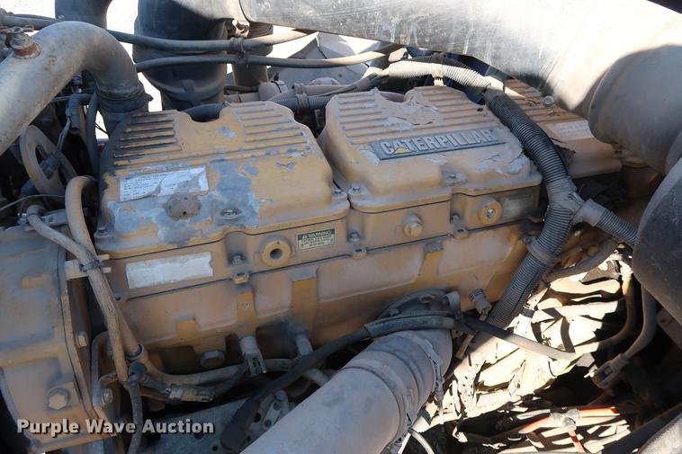 image for item DG3287 1995 International 9400 semi truck