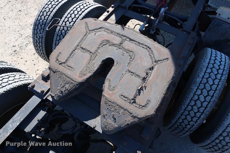 image for item DG3287 1995 International 9400 semi truck