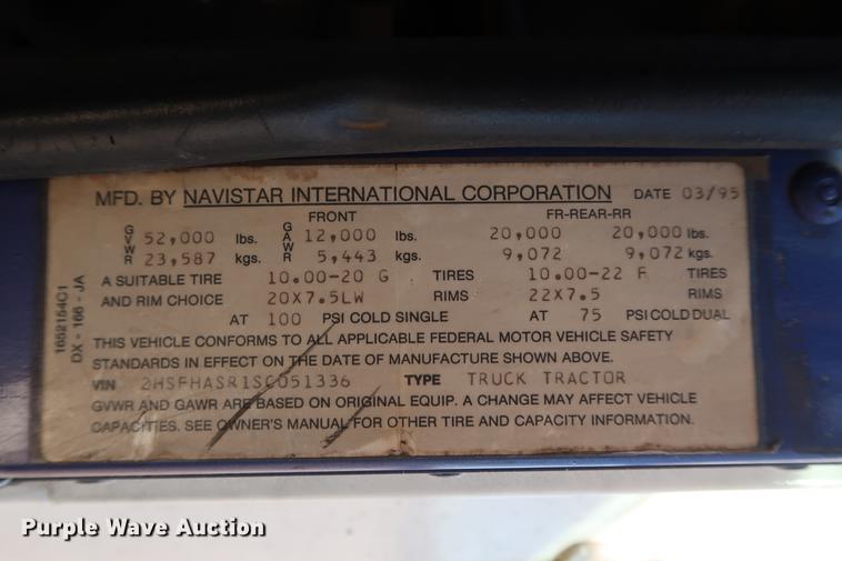 image for item DG3287 1995 International 9400 semi truck