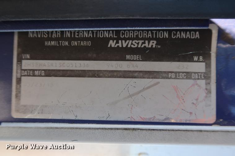 image for item DG3287 1995 International 9400 semi truck