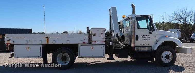 image for item DG3288 2005 International 7400 crane truck