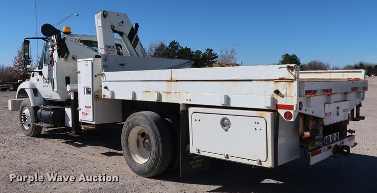 image for item DG3288 2005 International 7400 crane truck