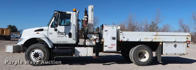 image for item DG3288 2005 International 7400 crane truck