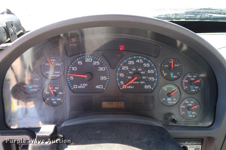 image for item DG3288 2005 International 7400 crane truck