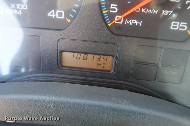 image for item DG3288 2005 International 7400 crane truck