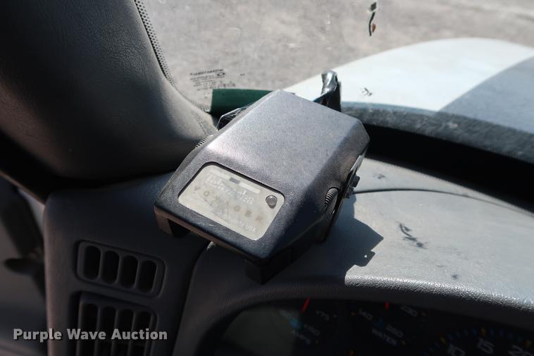 image for item DG3288 2005 International 7400 crane truck