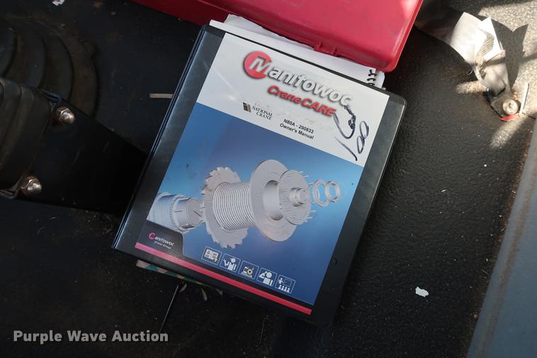 image for item DG3288 2005 International 7400 crane truck