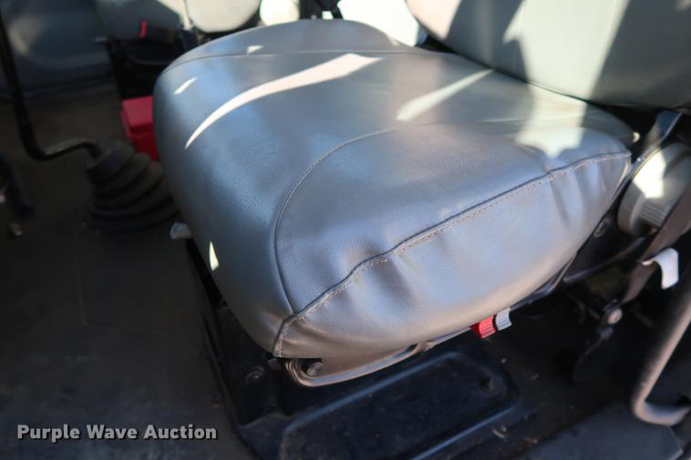 image for item DG3288 2005 International 7400 crane truck