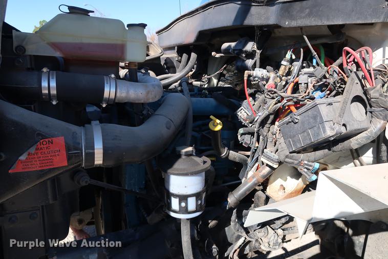 image for item DG3288 2005 International 7400 crane truck