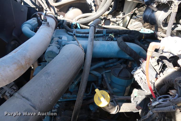 image for item DG3288 2005 International 7400 crane truck