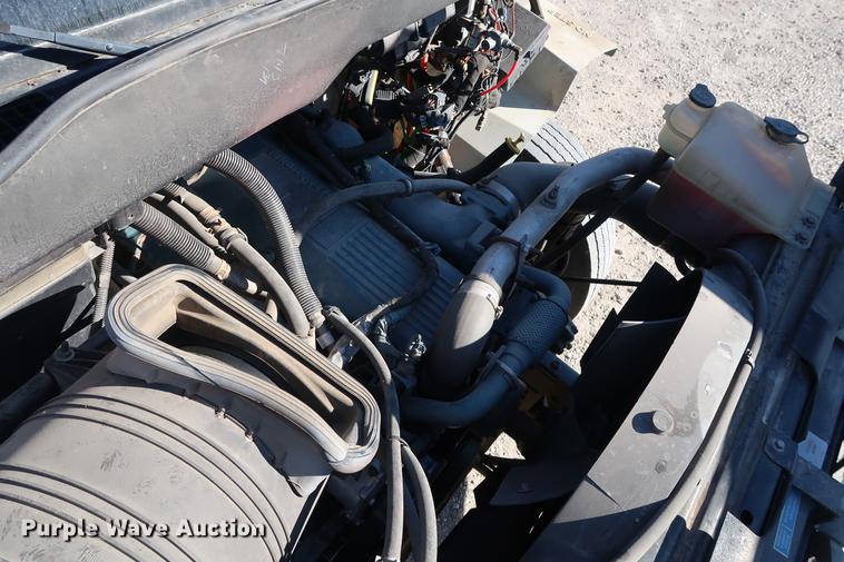 image for item DG3288 2005 International 7400 crane truck