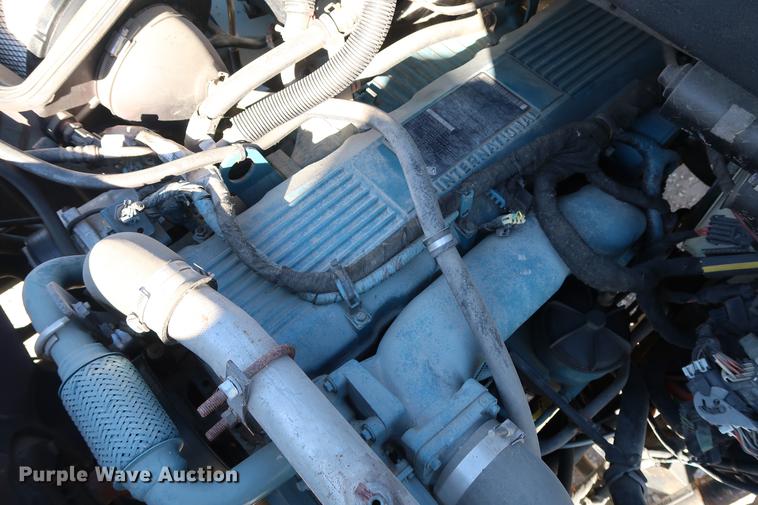 image for item DG3288 2005 International 7400 crane truck