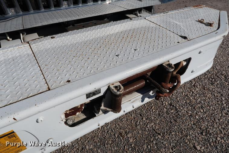 image for item DG3288 2005 International 7400 crane truck