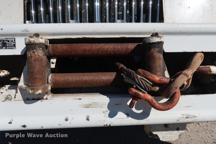 image for item DG3288 2005 International 7400 crane truck