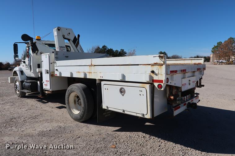 image for item DG3288 2005 International 7400 crane truck